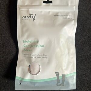Motif Medical Maternity Compression Socks white/grey size Medium NEW